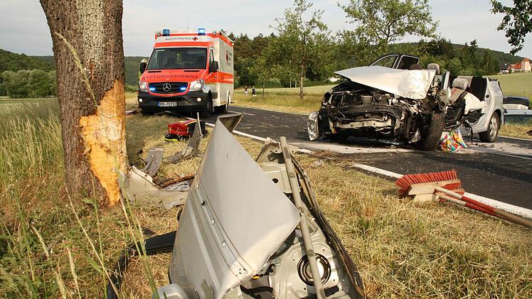 Ein 70-jähriger Mann ist am Montagmorgen gegen 7.35 Uhr zwischen Steinach und Hohn von der Fahrbahn abgekommen und wurde lebensgefährlich verletzt. Foto: Paul Ziegler