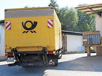 Bis Ende der Woche will die Post alles nachgeliefert haben, was in den drei Streik-Wochen liegen blieb. Unser Bild zeigt die Poststelle in Forchheim neben dem Bahnhof. Fotos: Ekkehard Roepert