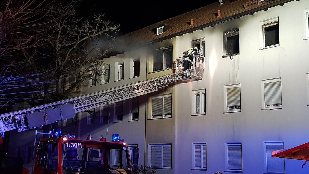 Mittelfranken: 62-Jähriger vor Brand im Mehrparteienhaus gerettet