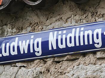 Ein sehr kleiner Weg ist in Münnerstadt nach Ludwig Nüdling, dem Verfasser  des Heimatsspiels benannt. Dieter Britz