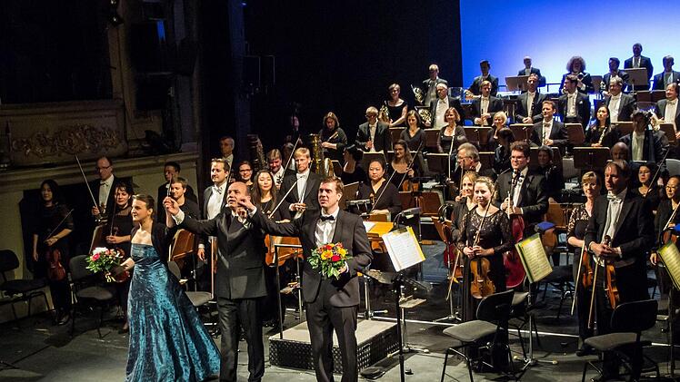 Impressionen vom 3. Sinfoniekonzert des Landestheaters Coburg unter der Leitung von Generalmusikdirektor Roland KluttigFoto: Jochen Berger