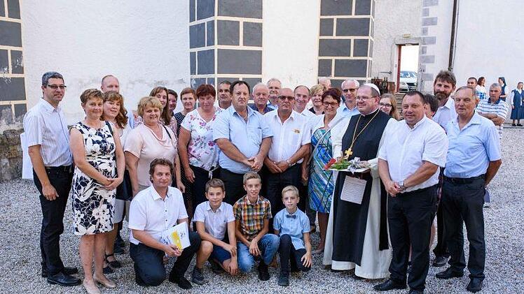 Gruppenbild mit dem neuen Abt P. Maksimilijan