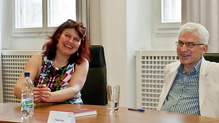 Nihad Siris im Gespräch mit der Jury-Vorsitzenden des Coburger Rückert-Preises, Dr. Claudia Ott.