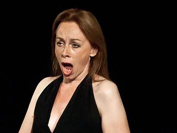 Ausdrucksvoller Gesang: Ute Döring beeindruckte mit ihrer Gestaltung von Isoldes Liebestod" im Landestheater. Fotos: Jochen Berger