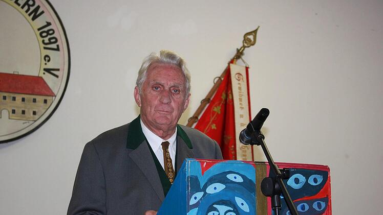 Walter Dold am RednerpultKatharina Becht