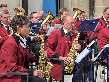 Einen Querschnitt seines breit gefächerten Repertoires stellte der Musikverein  Beiersdorf auf dem Albertsplatz  vor.Foto: Gabi Arnold
