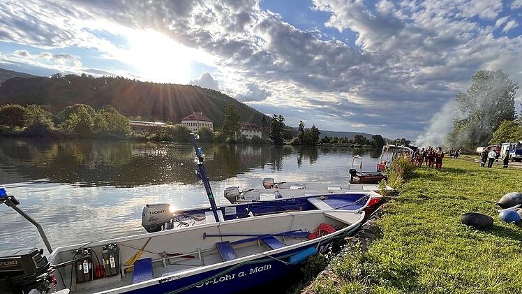 Lohr am Main: Motoryacht geht in Flammen auf - Besatzung muss evakuiert werden