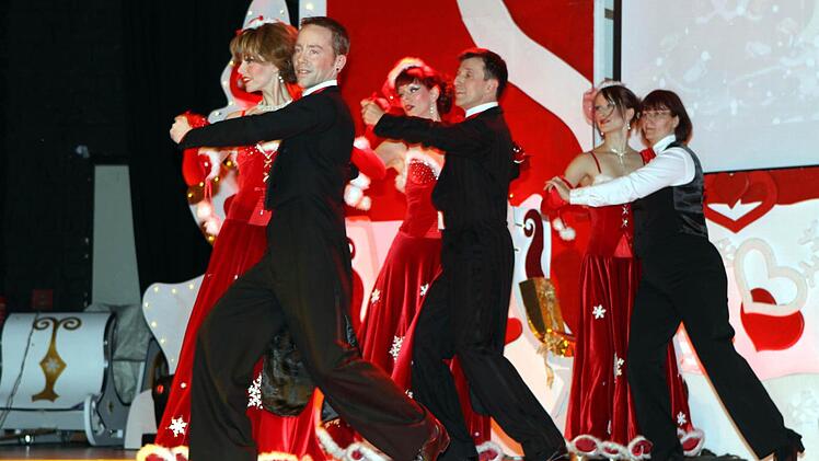Die Tanzschule Gehde führte bei ihrer "Christmassshow" verschiedene Tänze auf.
