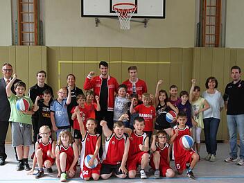 Alle Akteure, Betreuer und Vertreter des Sponsoren auf einen Blick