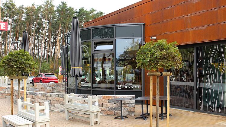 Der geschmackvoll gestaltete Außenbereich verspricht Entspannung an warmen Tagen. Evi Seeger