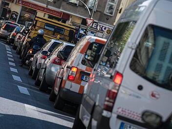 Nur ein Grund für Feinstaub in der Luft: zu viele Autos, zu viele Abgase. Foto: dpa