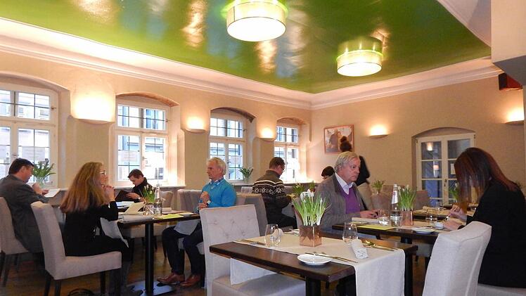 Die ersten Gäste konnten sich bereits bei einem Testessen von der Küche und dem Ambiente im Restaurant Kropf-Bamberger Köstlichkeiten überzeugen lassen.