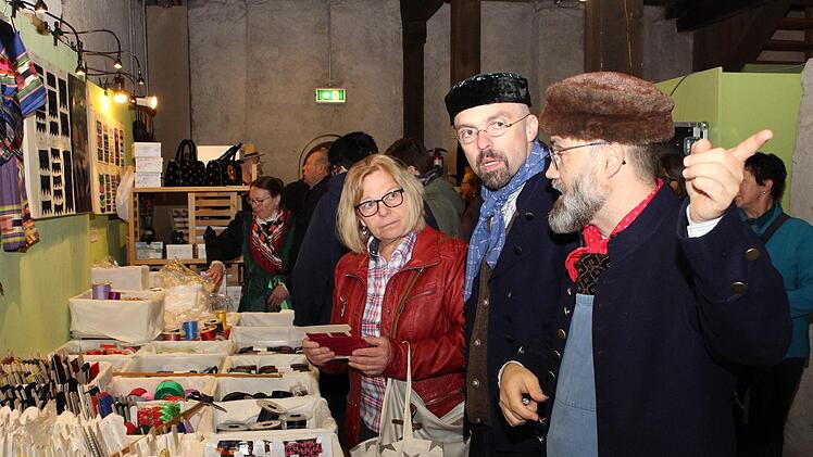 Beim Trachtemarkt im Frensdorfer BauernmuseumFoto: Evi Seeger