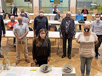 German Hacker dankte Klaus Beck, Gerd Ankermann, Kerstin Bohne, Erwin Piniek, Elke Sowa, Nathan-Maximilian Sauter und Wolfgang Schroff (v. l.). Foto: Katja Heil