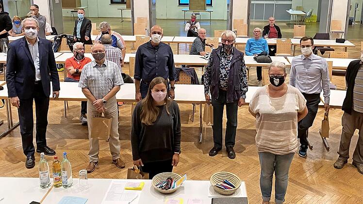 German Hacker dankte Klaus Beck, Gerd Ankermann, Kerstin Bohne, Erwin Piniek, Elke Sowa, Nathan-Maximilian Sauter und Wolfgang Schroff (v. l.). Foto: Katja Heil