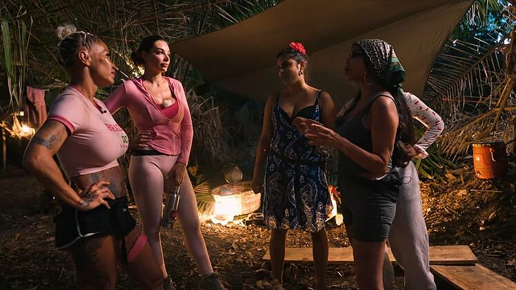 Zwischen Ginger Costello-Wollersheim (links) und Tanja Tischewitsch (Dritte von links) ging es hoch her.