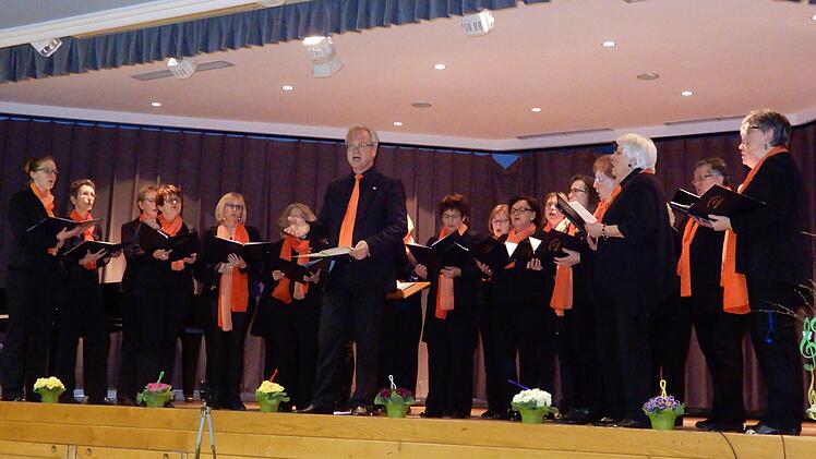 Es ist immer ein Genuss, dem Frauenchor "Vocaltas" aus Oberhaid mit Dirigenten Norbert Weis zuzuh&ouml;ren.Horst Schneider