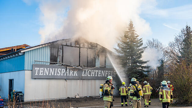 Großbrand am Tennispark in Lichtenfels: Löscharbeiten sind beendet