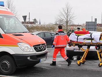 Damit professionelle Unfallretter im nord-östlichen Kreis Lichtenfels künftig schneller am Einsatzort sein können, beschloss der Rettungszweckverband, die Standorte neu zu strukturieren. Archivfoto: Matthias Einwag