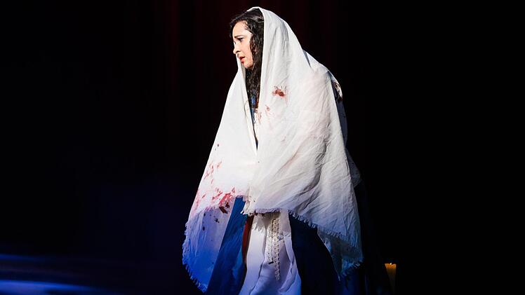 Die Neuinszenierung von Puccinis Oper "Tosca" eröffnete den Premieren-Reigen am Landestheater Coburg. In der Titelpartie: Celeste Siciliano.Foto: Sebastian Buff