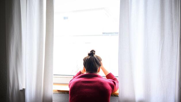 Weihnachten alleine: So gehst du mit Einsamkeit um und findest Unterst&uuml;tzung