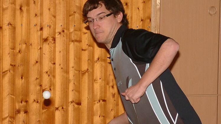 Oliver Reinhardt war beim 9:7-Sieg des FC Wacker Haig gegen Moschendorf nicht zu bezwingen. Der Abteilungsleiter gewann seine beiden Einzel sowie das Doppel mit Andreas Nickol.  Foto: Hans Franz