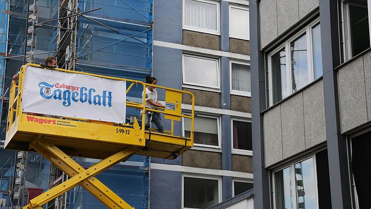 Von der Hebebühne aus in die Tageblatt-Redaktion Foto: Matthias Hoch