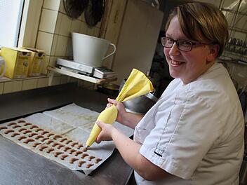 Christine Neubert von der Bäckerei Bachmeier in Höchstadt liebt es, in ihrem Beruf kreativ sein zu dürfen. Foto: Sabine Memmel
