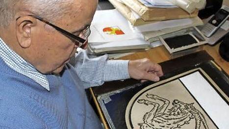Das Augsfelder Wappen ist das neueste Werk von Schnös.  Foto: cr