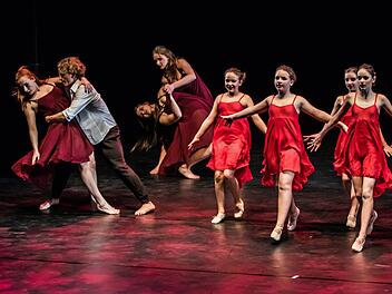 Auch Schüler der Ballettschule Karen Spreitzer beteiligten sich an der Matinee "Jugend spielt für Jugend" im Landestheater Coburg.Foto: Jochen Berger