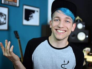 Auf Youtube hat er die CDU richtig kritisiert: Das Internet feiert Rezo daf&uuml;r. Der CDU ist er jedoch ein Dorn im Auge. Jetzt konnte sich die Partei dazu &uuml;berwinden den Youtuber f&uuml;r ein pers&ouml;nliches Gespr&auml;ch einzuladen. Foto: Privat/dpa