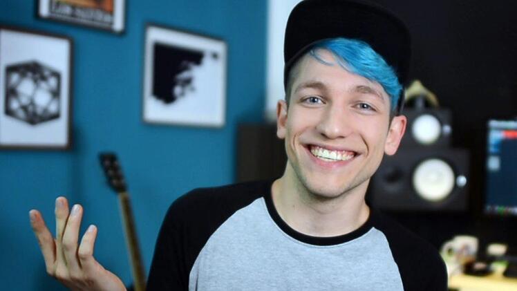 Auf Youtube hat er die CDU richtig kritisiert: Das Internet feiert Rezo daf&uuml;r. Der CDU ist er jedoch ein Dorn im Auge. Jetzt konnte sich die Partei dazu &uuml;berwinden den Youtuber f&uuml;r ein pers&ouml;nliches Gespr&auml;ch einzuladen. Foto: Privat/dpa