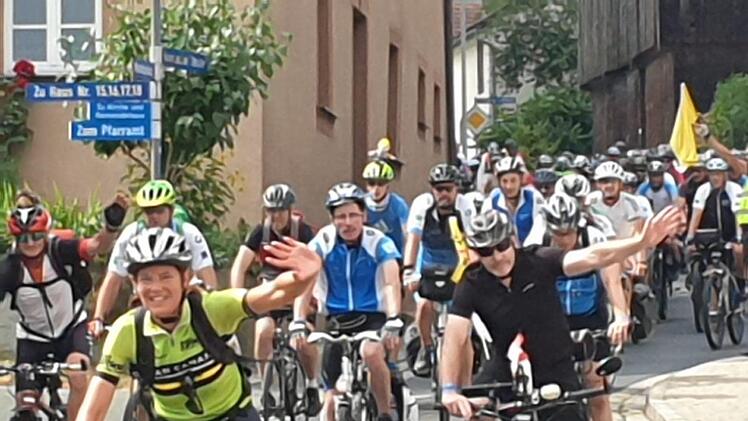 Am Montagnachmittag rollten die Teilnehmer der BR-Radltour durch Wonsees.Alexander Hartmann