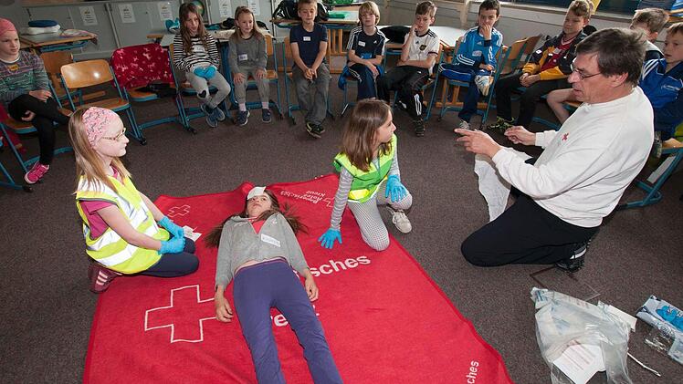 Das BRK bot Erste Hilfe an.