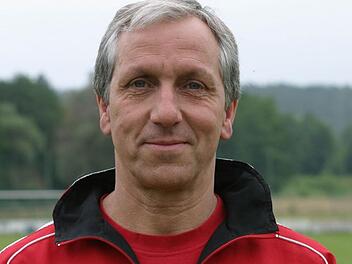 Gut lachen hat derzeit Wolfgang Lachmann nach zehn Punkten aus den vergangenen vier Partien. Der Co-Trainer des TV Ebern coacht das Team mit seiner großen Erfahrung und viel Umsicht.