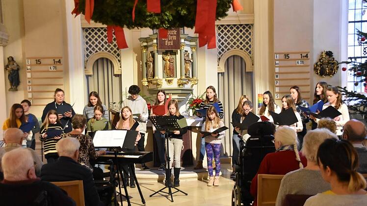 Der Schulchor mit "What Child is this" Foto: Uschi Prawitz