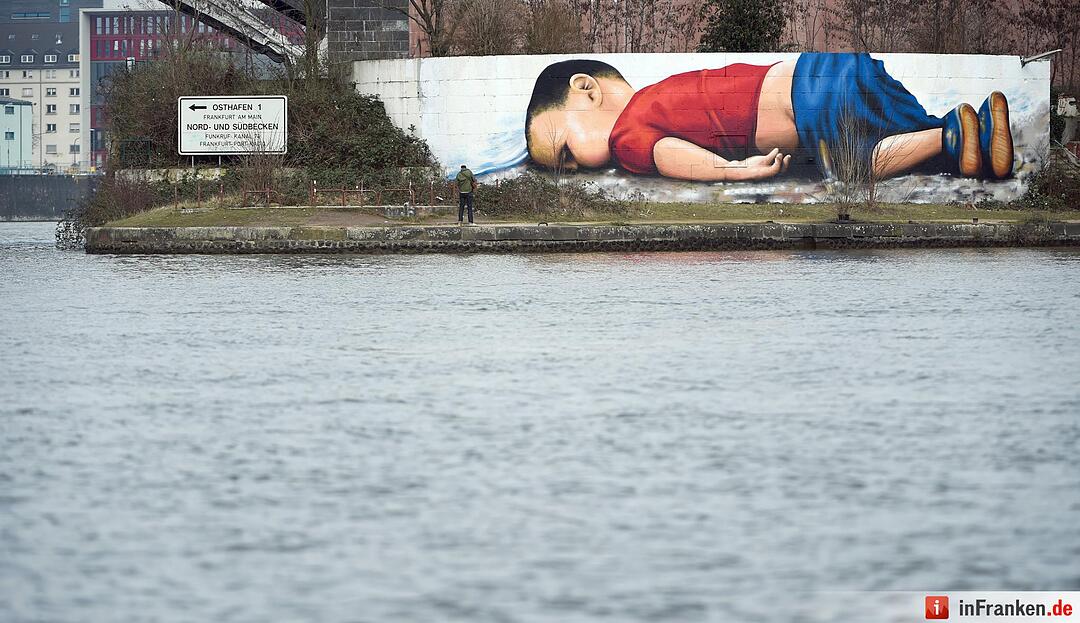 Aylan Kurdi als Graffiti in Frankfurt