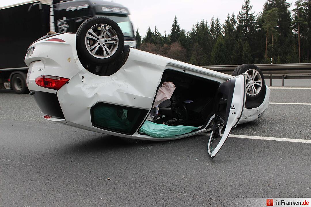 Autos überschlagen sich auf A9 bei Trockau - Ein Schwerverletzter