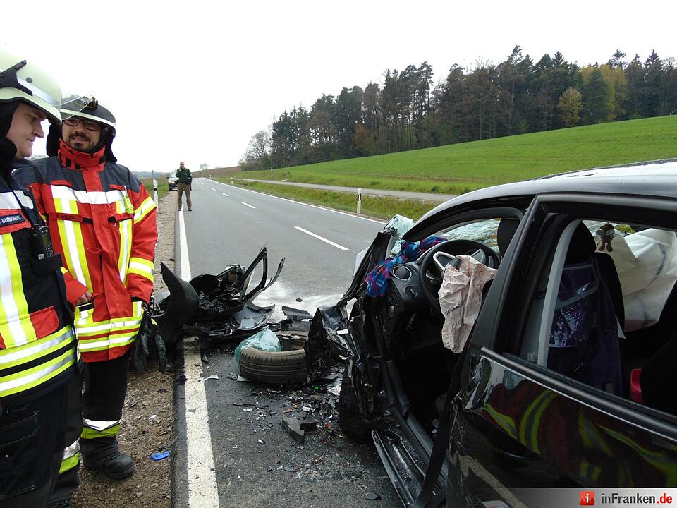 Frontalcrash im Landkreis Forchheim - mehrere Verletzte