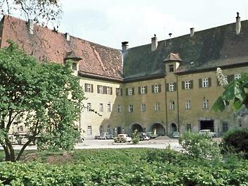 Aus dem Jahr 1964 stammt dieses Bild des Schlosses. Vorher versperrte ein Gefängnis diesen Blick.  Foto: Archiv