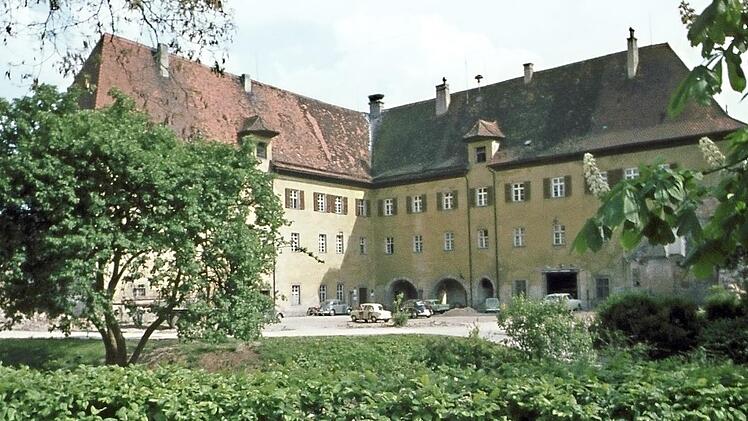 Aus dem Jahr 1964 stammt dieses Bild des Schlosses. Vorher versperrte ein Gefängnis diesen Blick.  Foto: Archiv