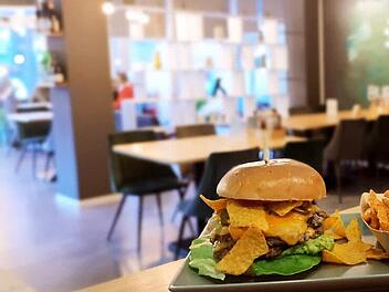 Erlangen/Neustadt: Gastronom schließt beliebte "Burgerhain"-Filiale aus Verzweiflung - "was soll ich machen?" Erlangen/Neustadt: Gastronom schließt beliebte "Burgerhain"-Filiale aus Verzweiflung - "was soll ich machen?"