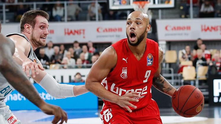 Gegen sein Ex-Team aus Würzburg durfte Maurice Stuckey (rechts) in der vergangenen Woche 15 Minuten aufs Feld, so viel wie in keinem anderen Spiel in dieser Saison.  Foto: Daniel Löb