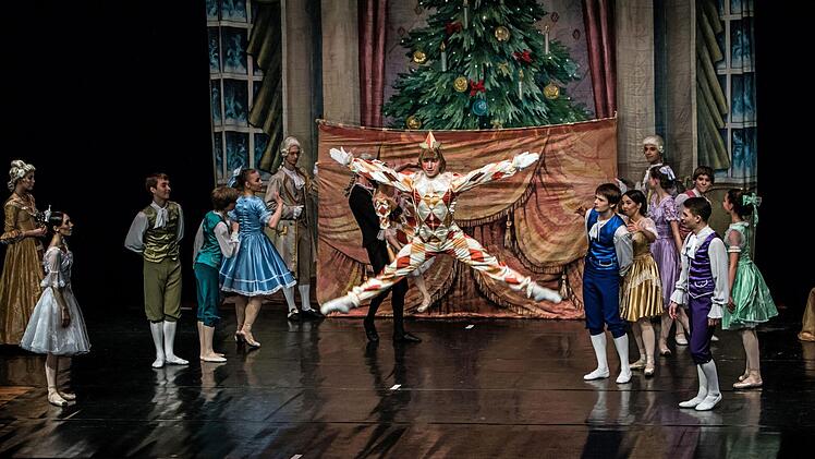 Szene aus dem Gastspiel des Russischen klassischen Staatsballett mit Tschaikowskys "Nussknacker" in Coburg.Foto: Jochen Berger