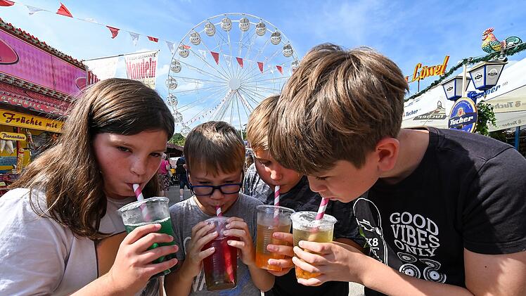 N&uuml;rnberger Herbstvolksfest: Schwerstkranke Kinder vergessen ein paar Stunden ihre Sorgen