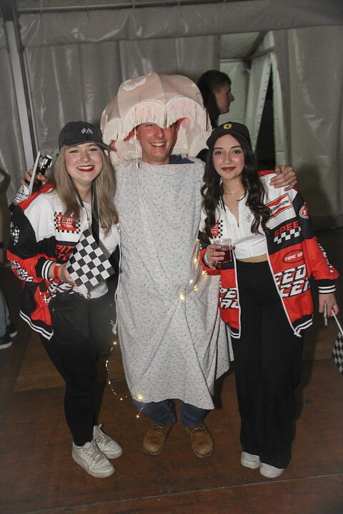 Super Stimmung beim Meeder Zeltfasching 2025!
