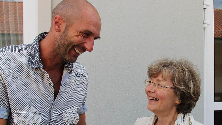 Schulleiter Karl-Heinz Deublein verabschiedet Anita Belz.