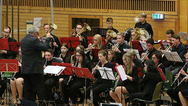 Impresionen vom Sinfoniekonzert in der Franz Goebel Halle Rödental mit dem Jugendorchester Rödental und dem Orchester der Musikfreunde NeustadtFoto: Jochen Berger