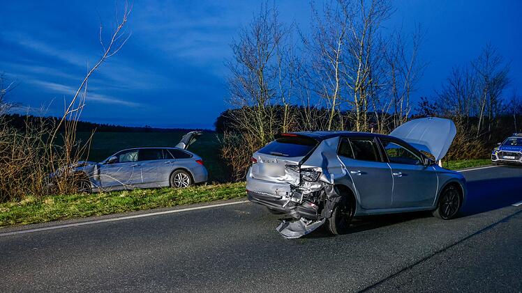 Autos kollidieren im Kreis Fürth - drei Menschen verletzt