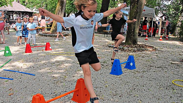 Auf einem Hindernisparcours konnten sich die Kinder austoben.